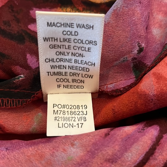 John Paul Richard women’s floral top size XL semi-see through. - Picture 9 of 9